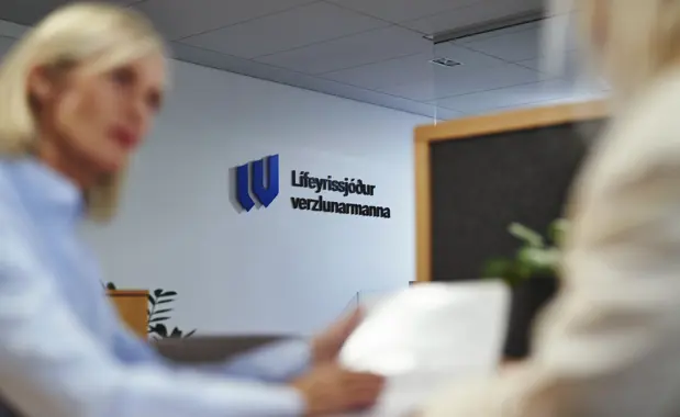 LV Radgjof Og Merki A Vegg